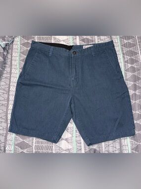 Volcom Men's Navy Flat Front Casual Skate Shorts in Size 36